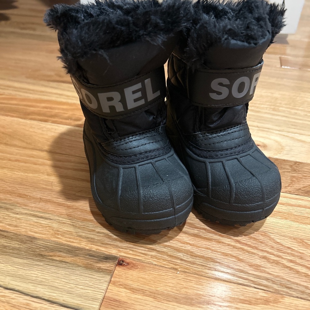 Snow boots